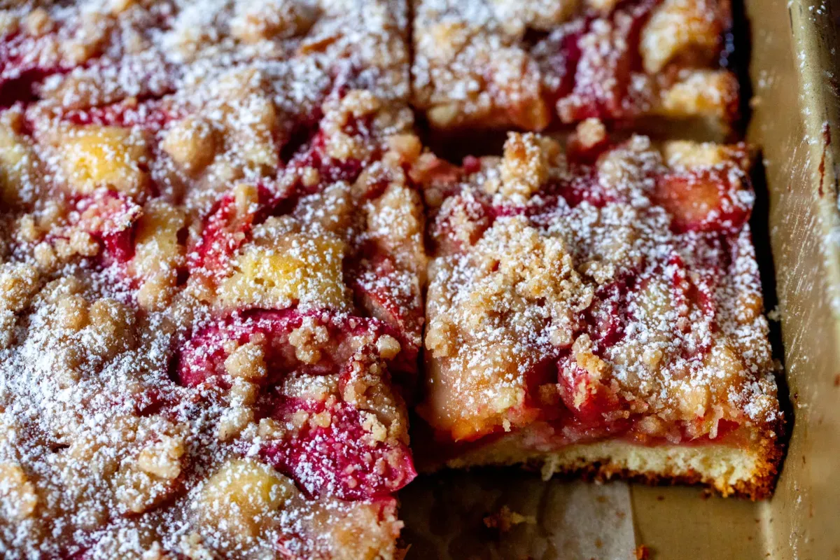 rhubarb snacking cake