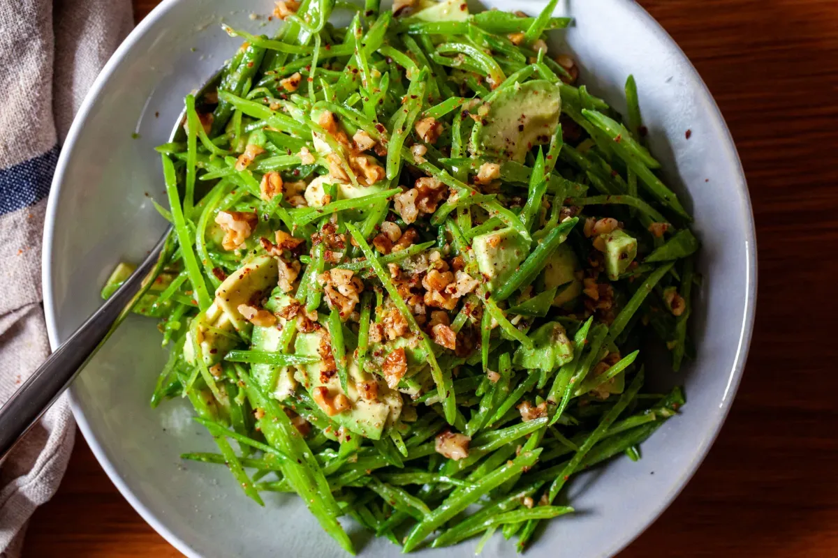 snow pea salad with avocado