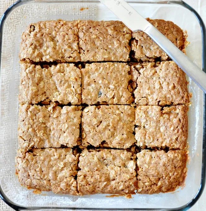 Chai-Spiced Oatmeal Raisin Bars
