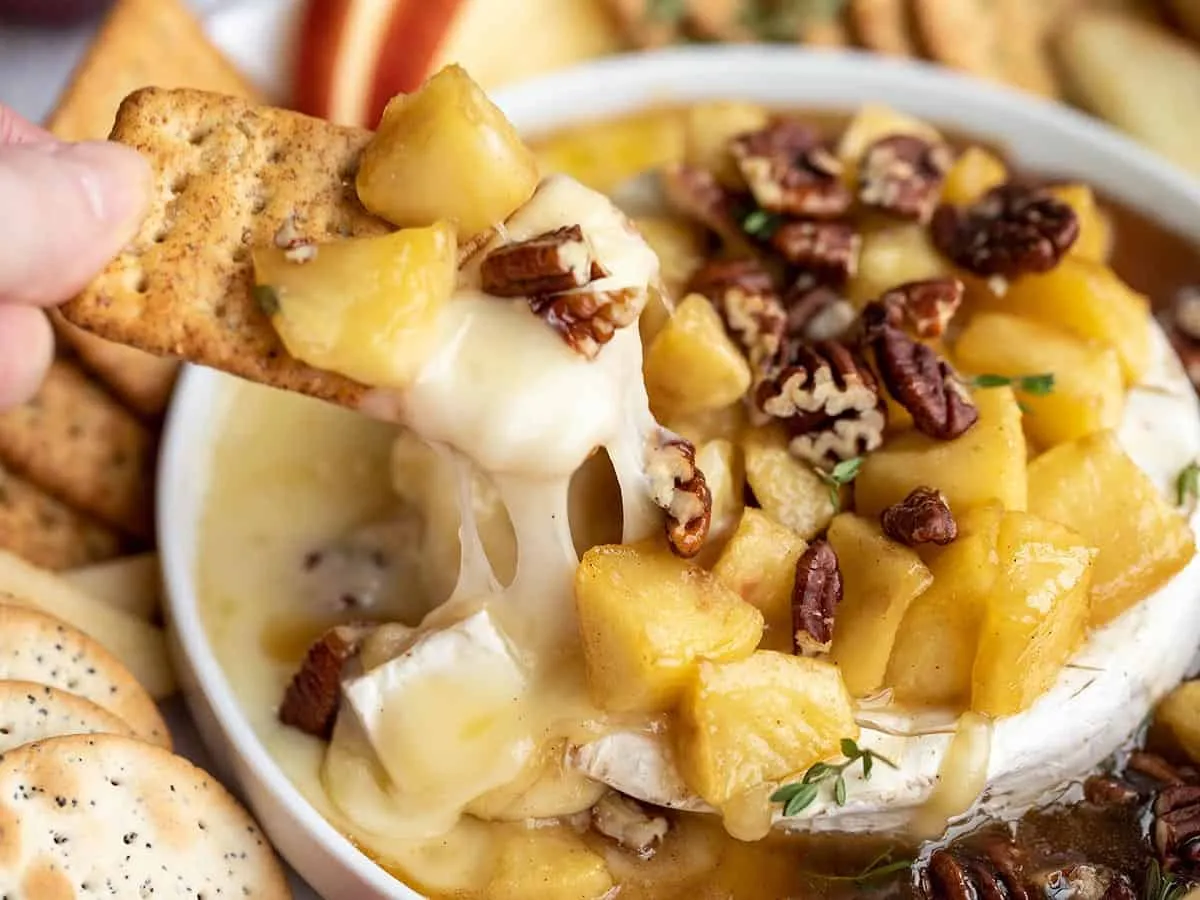 Easy Baked Brie with Apples