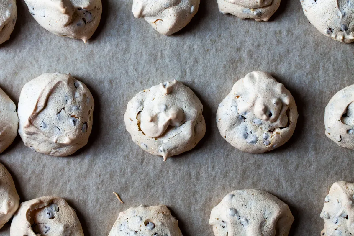 mom’s chocolate chip meringues