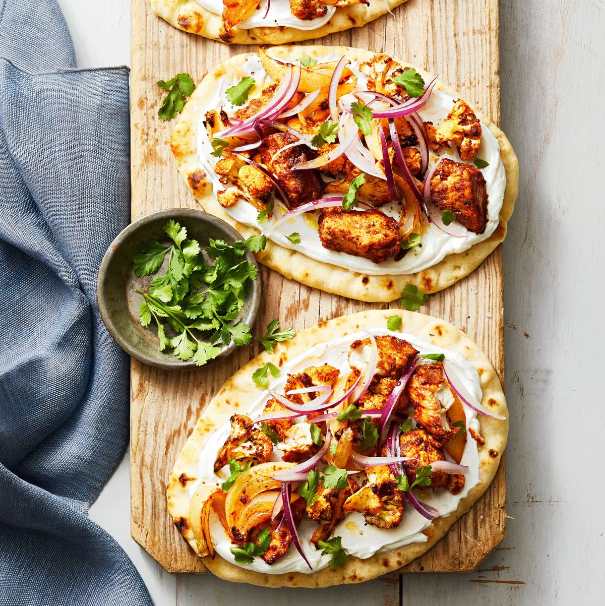 Easy Chicken Tikka Flatbreads – Quick and Flavorful