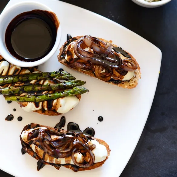 Whipped Bleu Cheese Bites with Balsamic Reduction