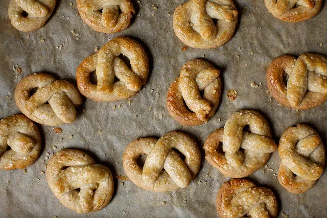 sugared pretzel cookies
