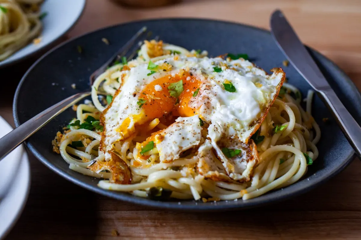 spaghetti pangrattato with crispy eggs