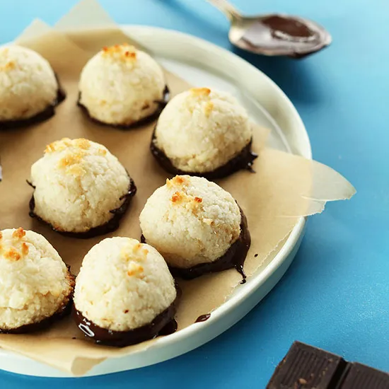 5 Ingredient Dark Chocolate Macaroons