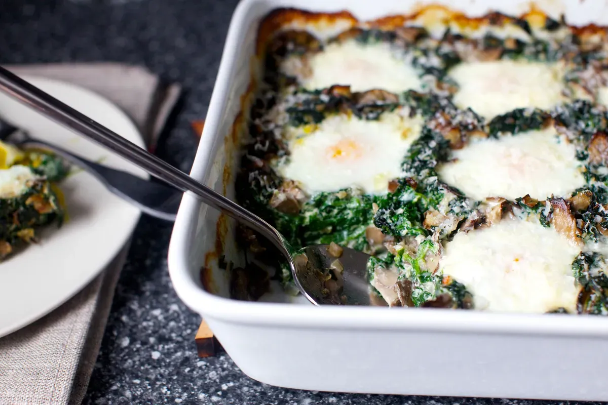 baked eggs with spinach and mushrooms