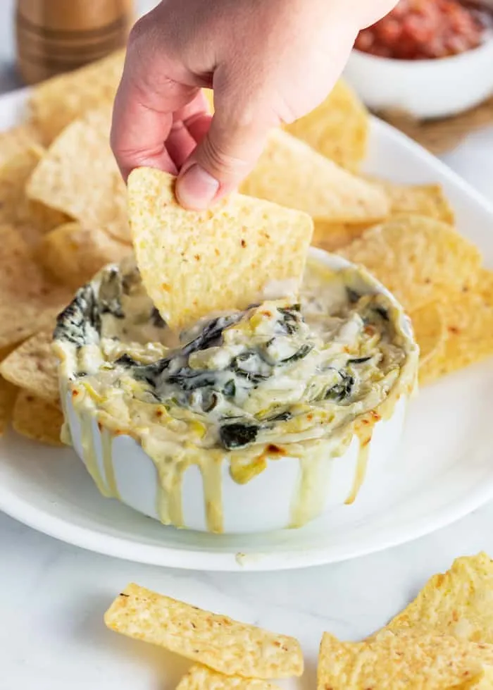 Copycat Applebee’s Spinach and Artichoke Dip