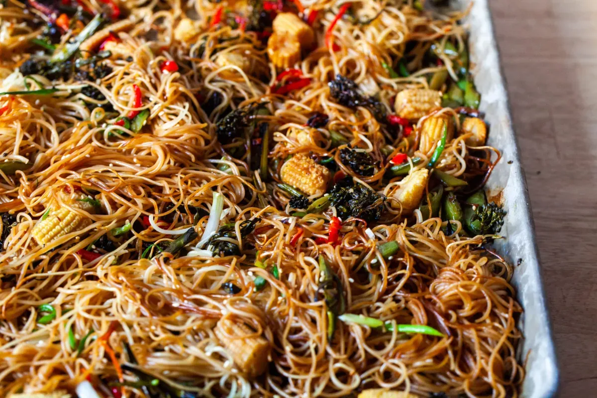 sheet pan chow mein