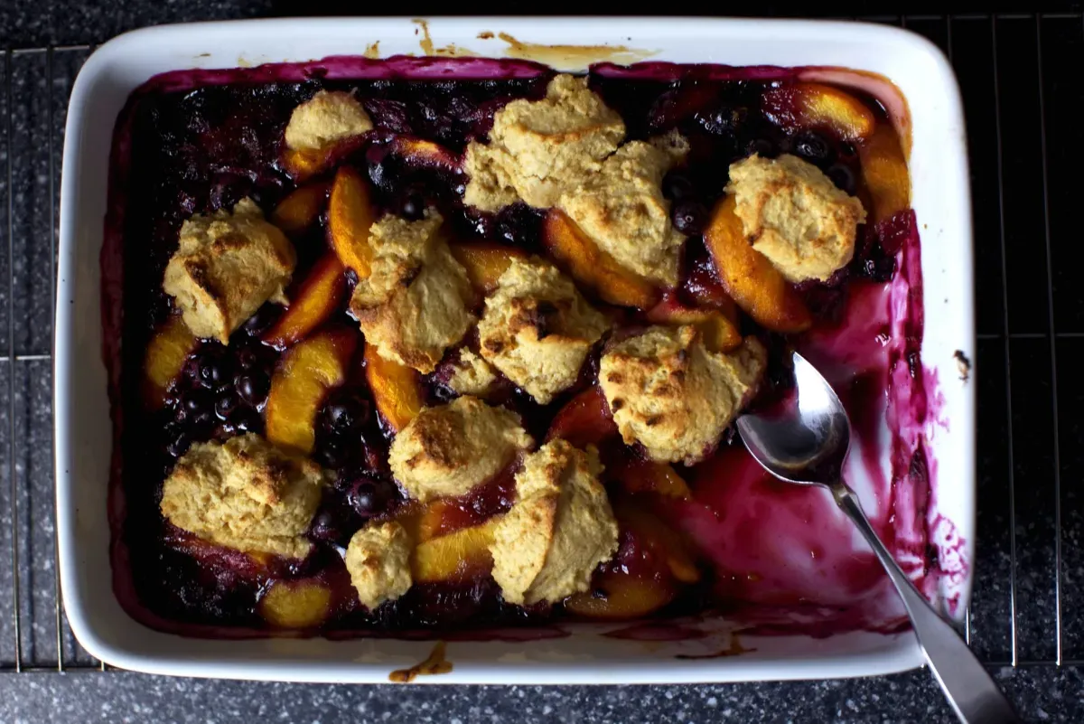 peach blueberry cobbler