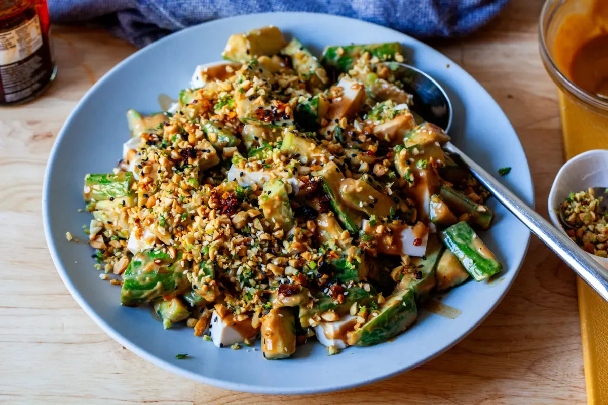 cucumber crunch salad with tofu