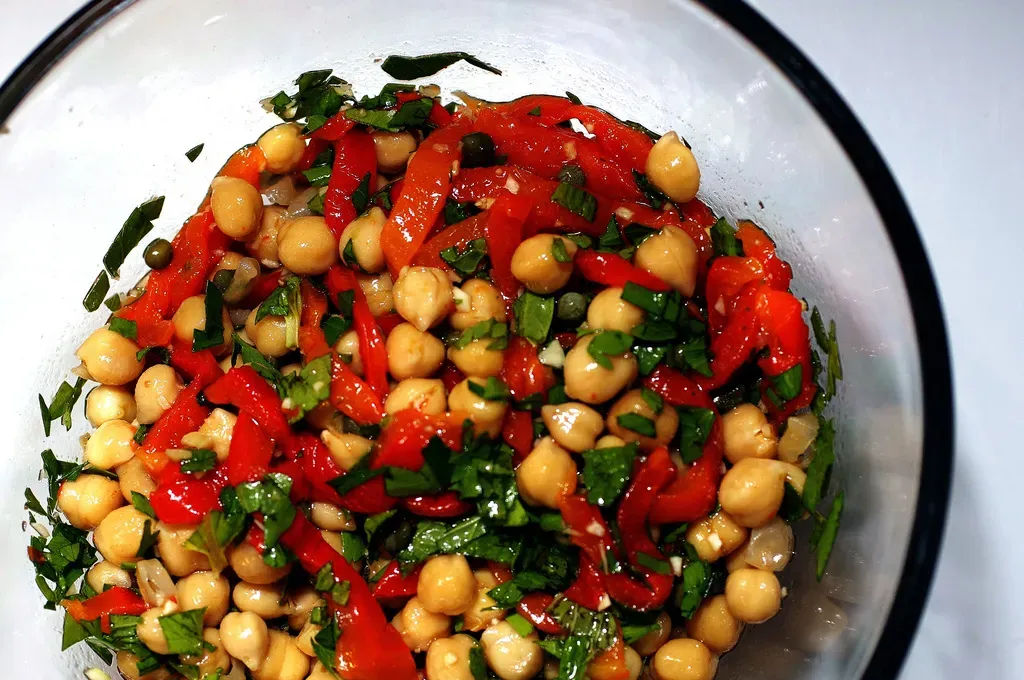 chickpea salad with roasted red peppers