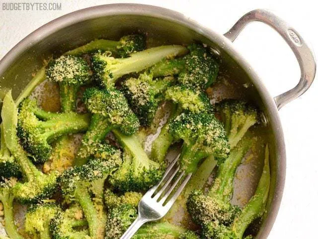 Easy Garlic Parmesan Broccoli