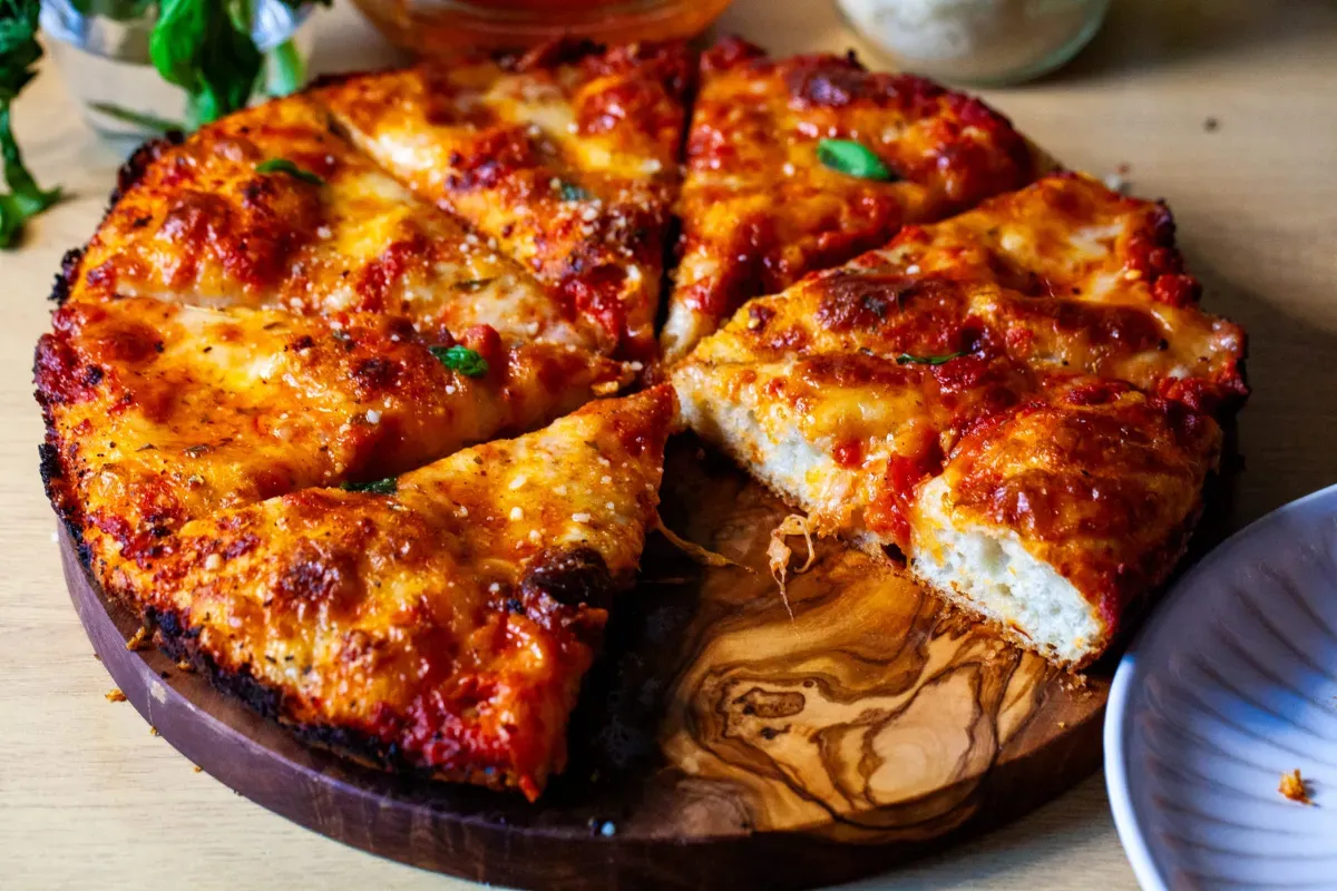 simple crispy pan pizza