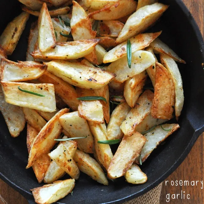 Crispy Baked Rosemary Garlic Fries