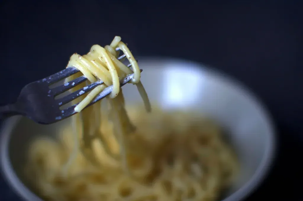 spaghetti with cheese + black pepper