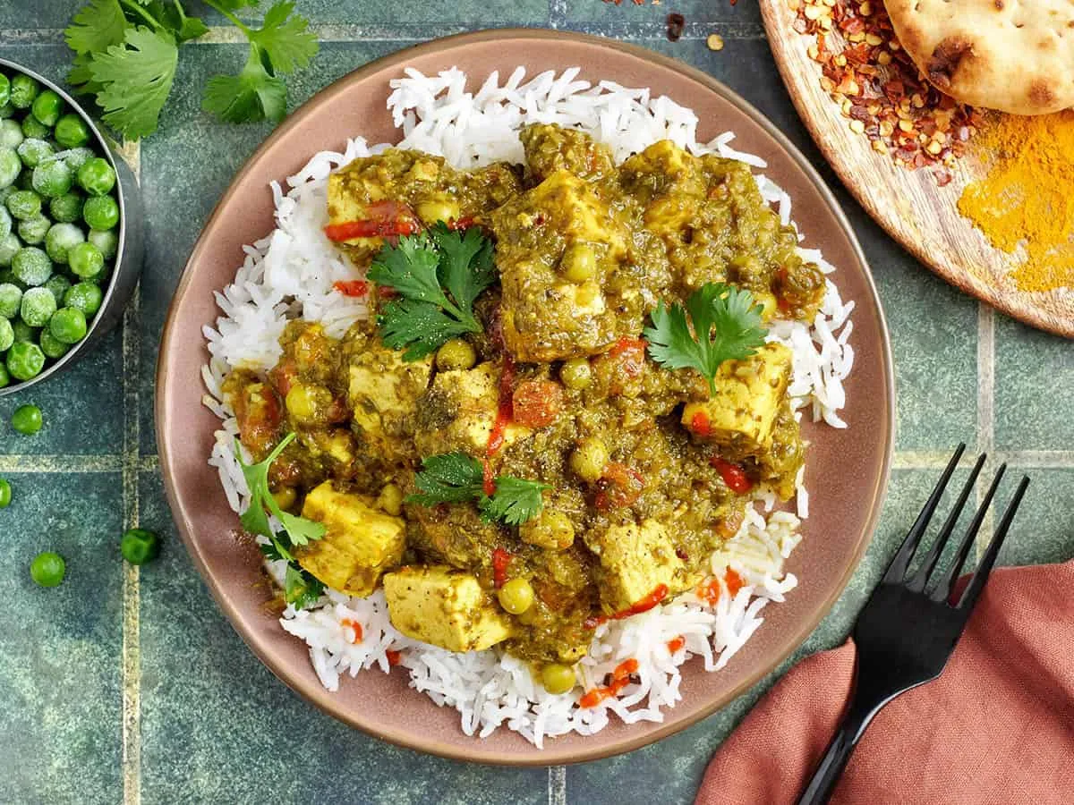 Tofu, Spinach, and Green Pea Curry