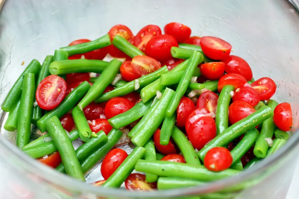 green bean and cherry tomato salad