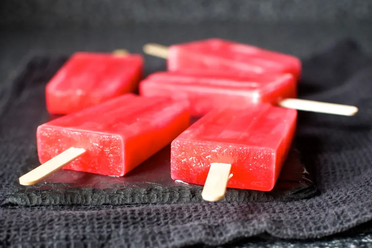 pink lemonade popsicles