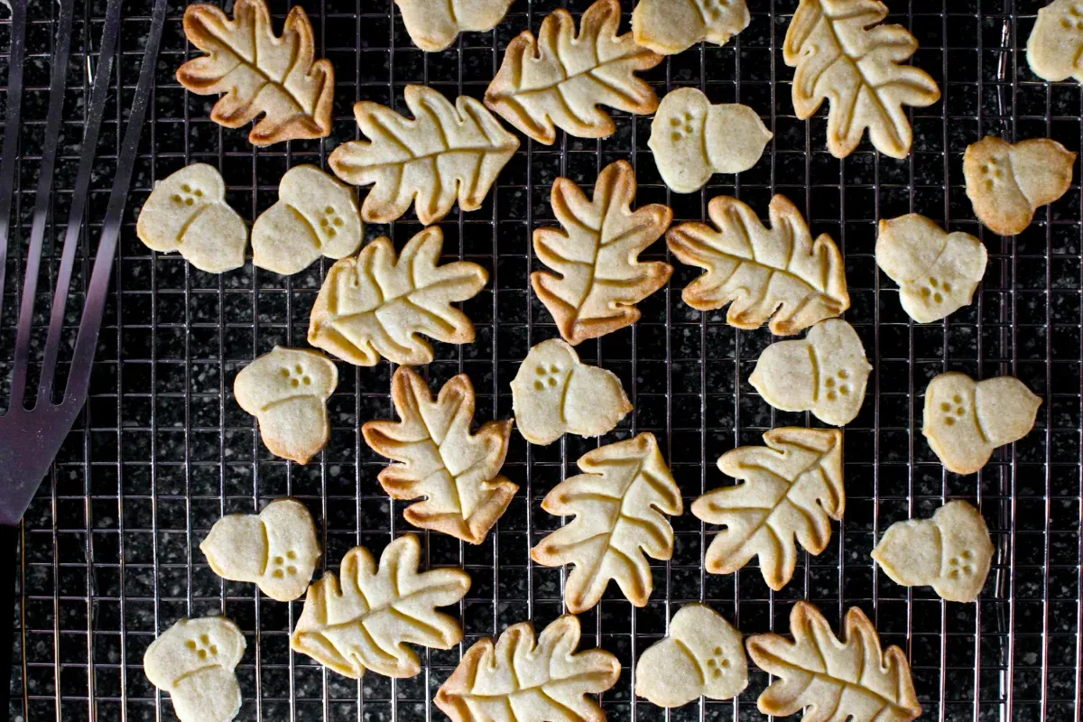 nutmeg maple butter cookies