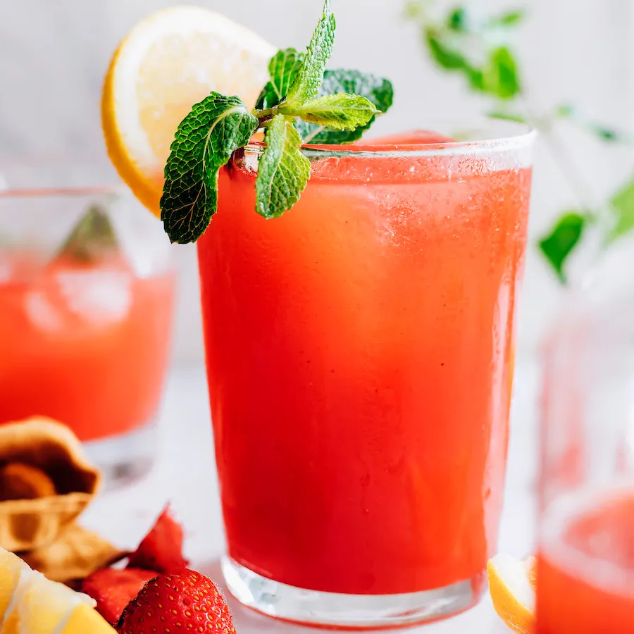 Easy Homemade Strawberry Lemonade