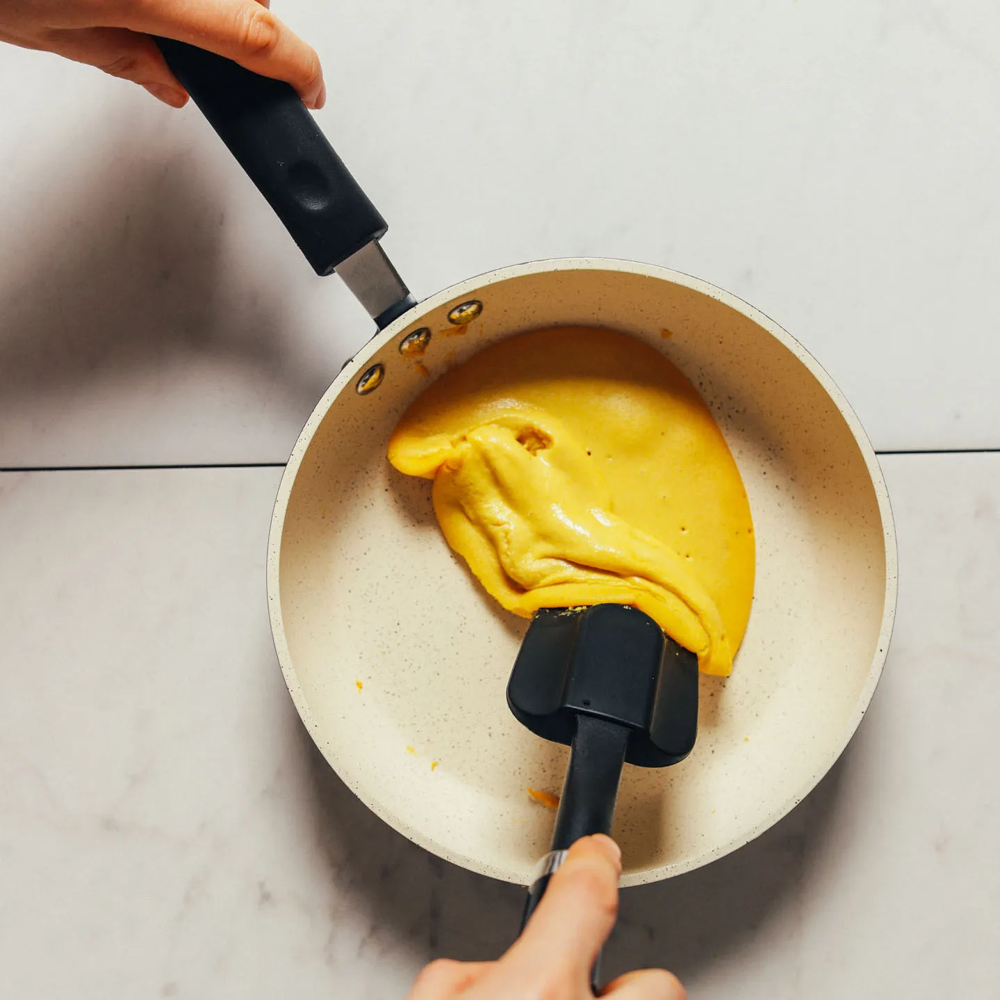 Fluffy Vegan Scrambled Eggs