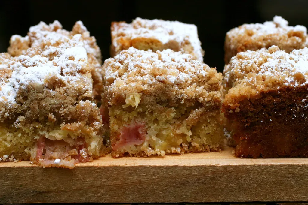 big crumb rhubarb coffee cake