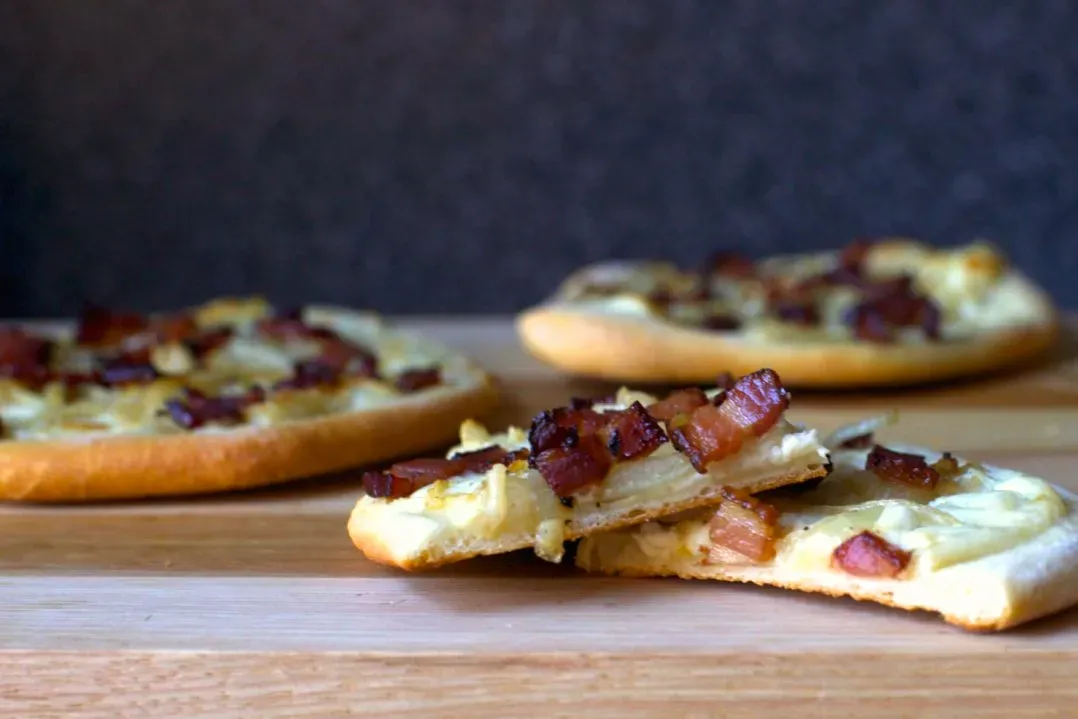 pizza with bacon, onions and cream