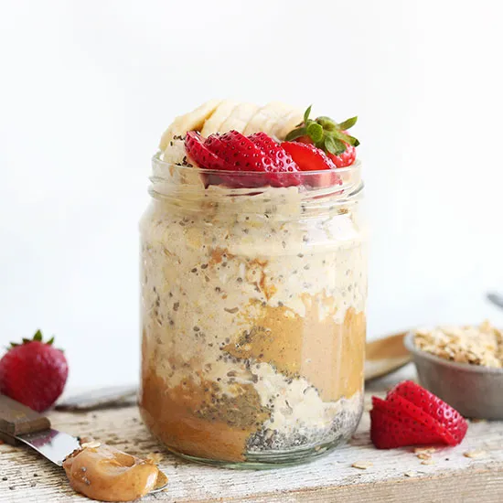 Peanut Butter Overnight Oats (5 Ingredients!)