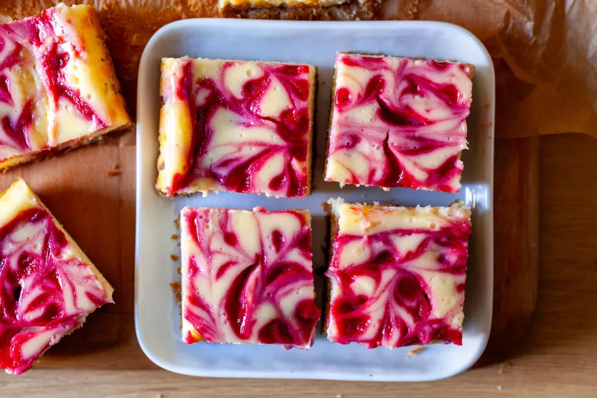 raspberry swirl cheesecake bars