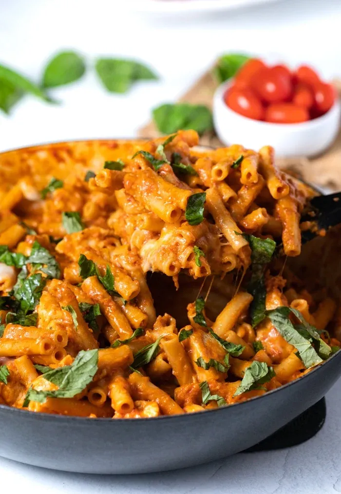 One Pot Chicken Mozzarella Pasta