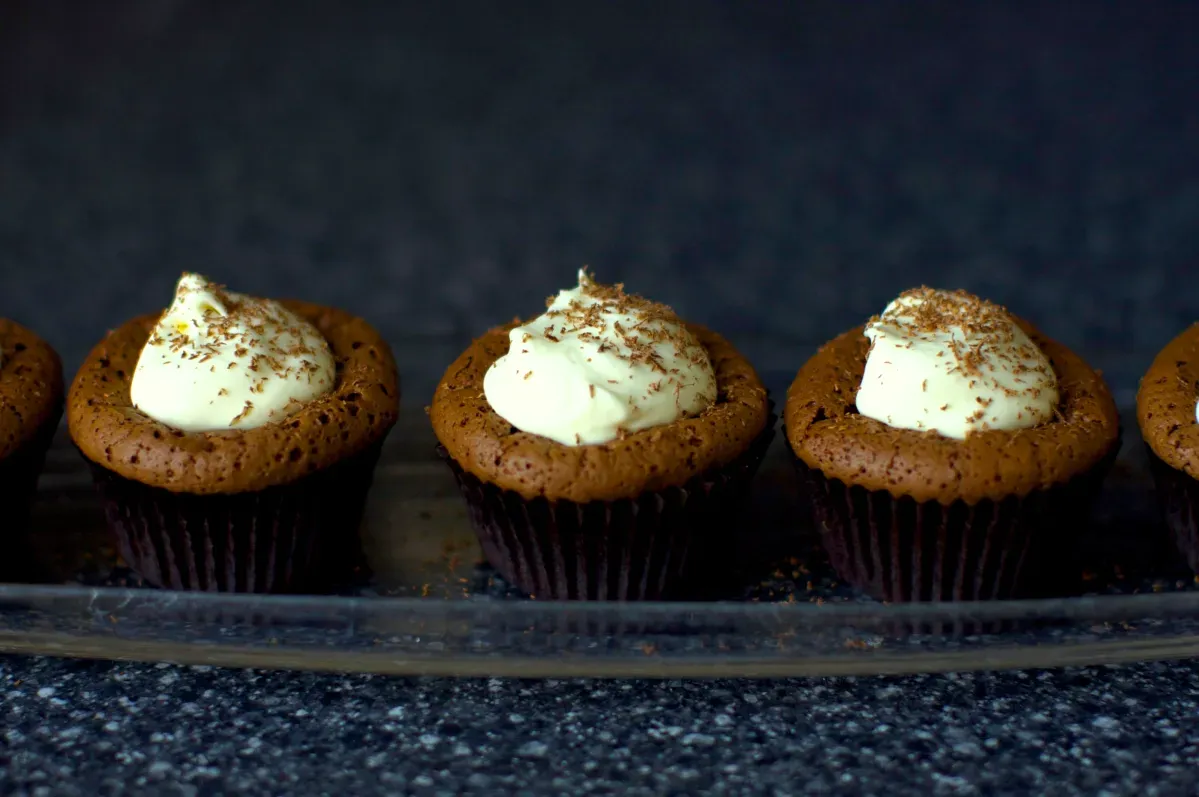 chocolate soufflé cupcakes with mint cream