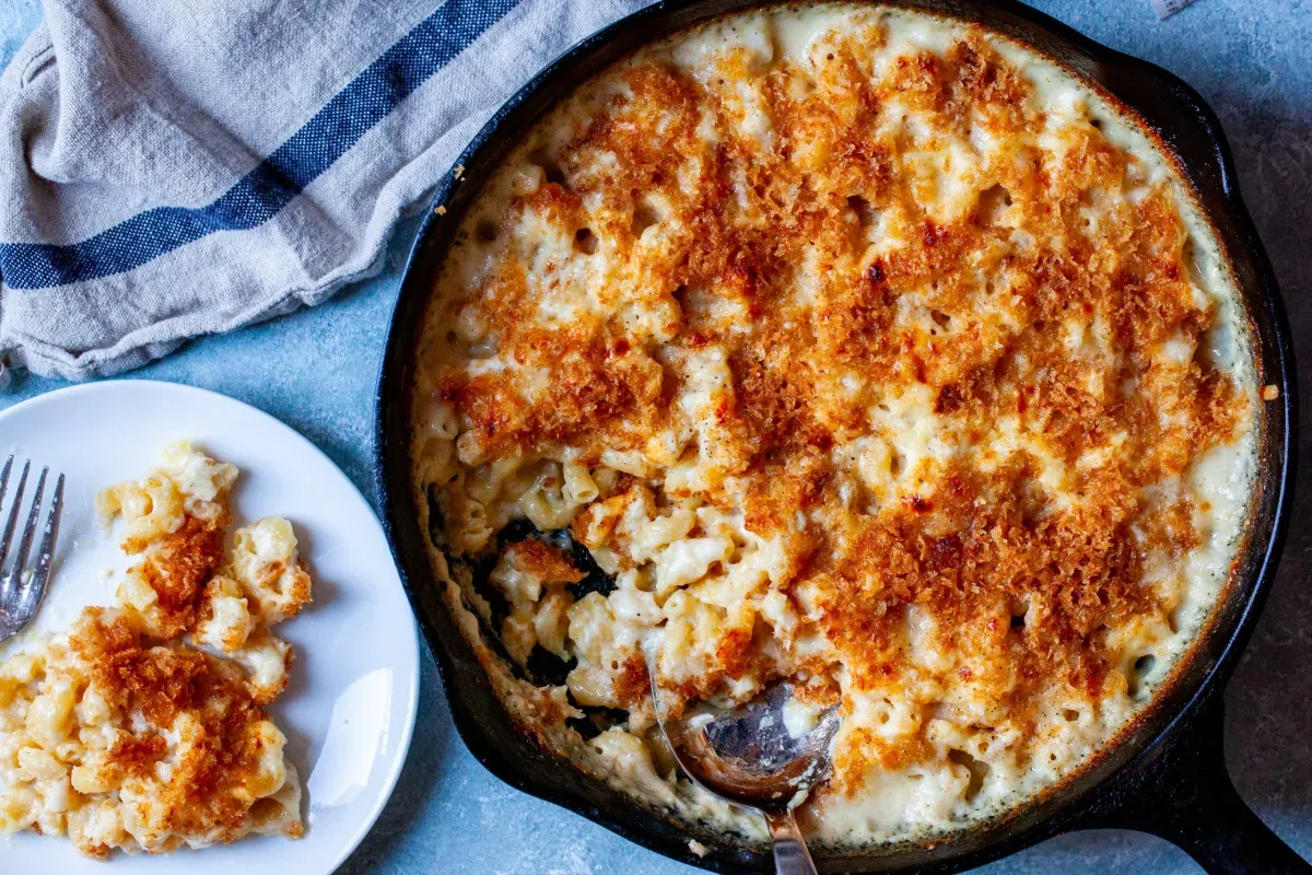 skillet-baked macaroni and cheese