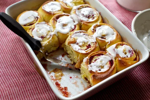cranberry-orange breakfast buns