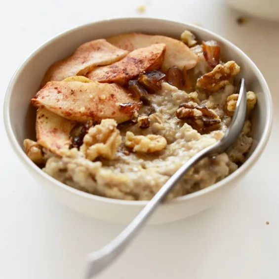 Date-Sweetened Apple Pie Oatmeal