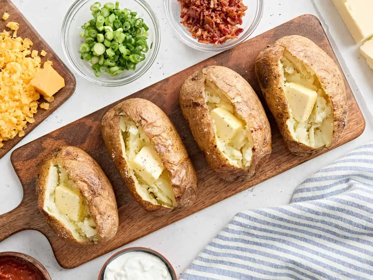 How to Make Baked Potatoes