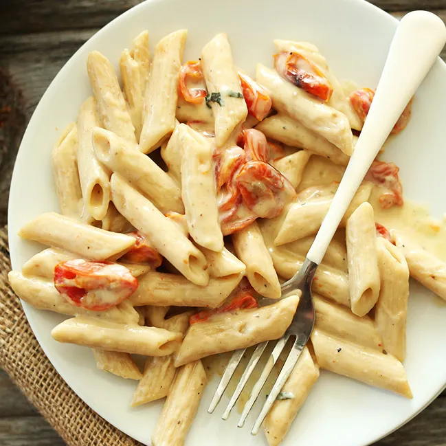 Creamy Vegan Garlic Pasta with Roasted Tomatoes