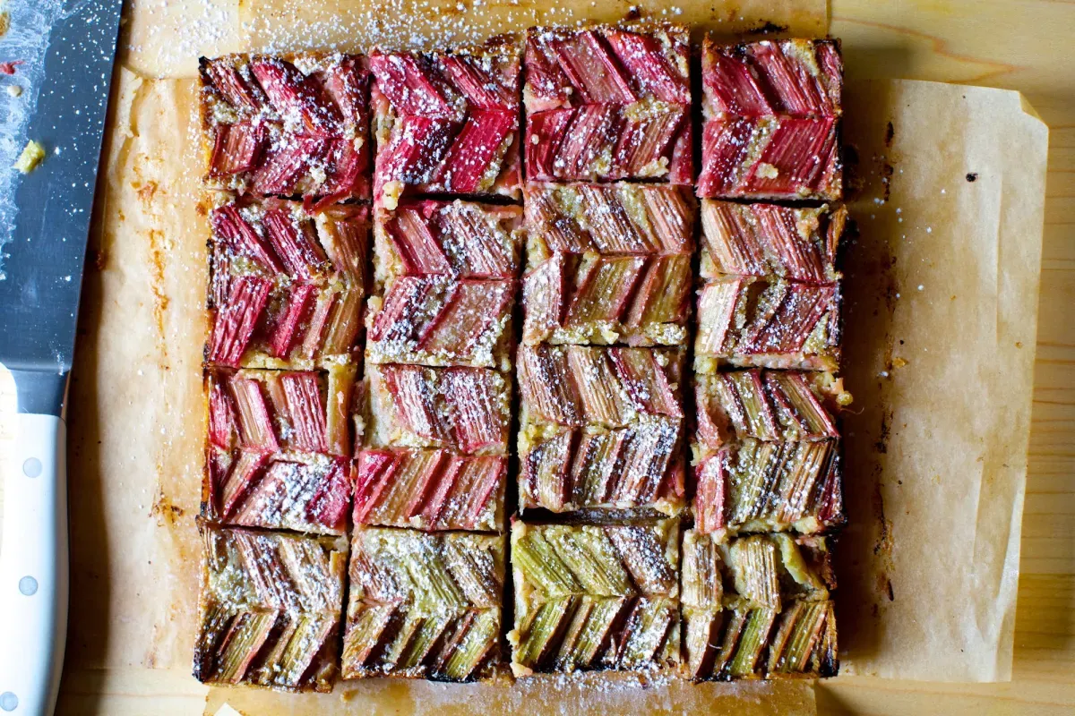 almond rhubarb picnic bars