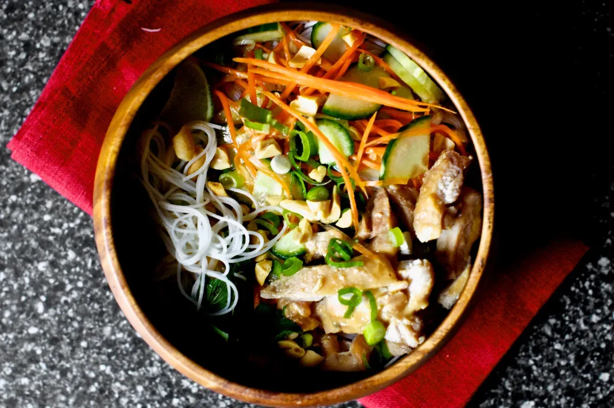 cold rice noodles with peanut-lime chicken