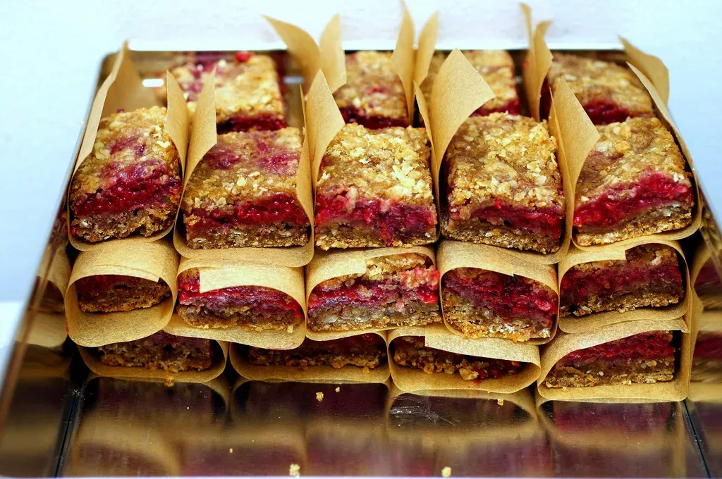 raspberry breakfast bars