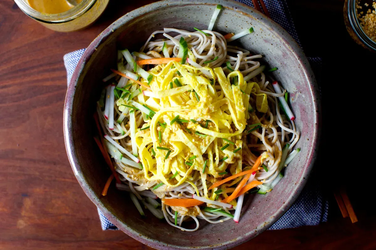 sesame soba and ribboned omelet salad