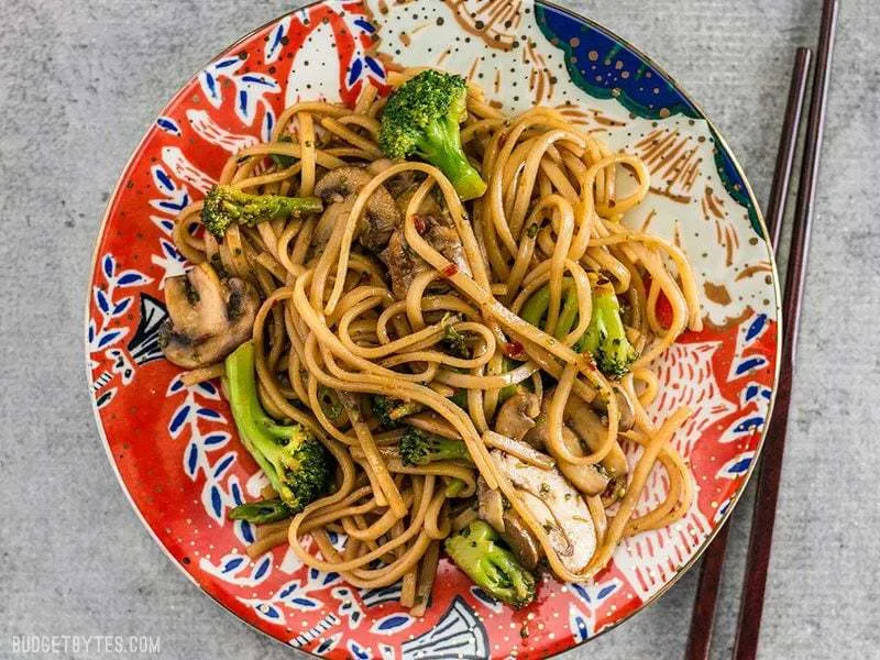 Simple Mushroom Broccoli Stir Fry Noodles