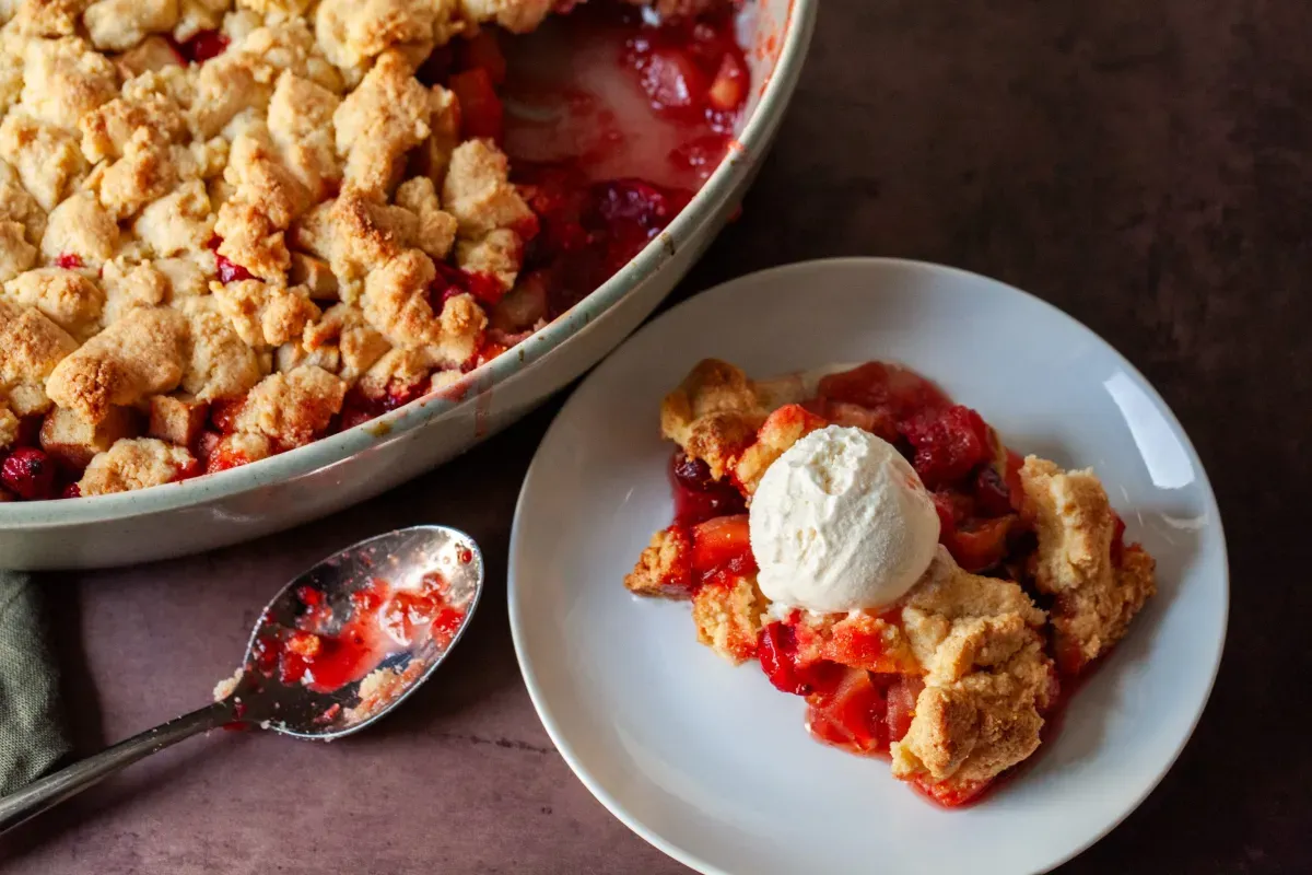 apple cranberry crisp with polenta streusel