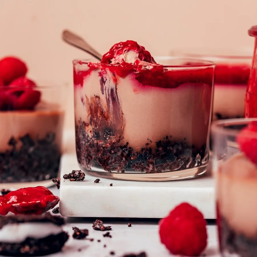 No-Bake Vegan Chocolate Cheesecake Cups (5 Minutes!)