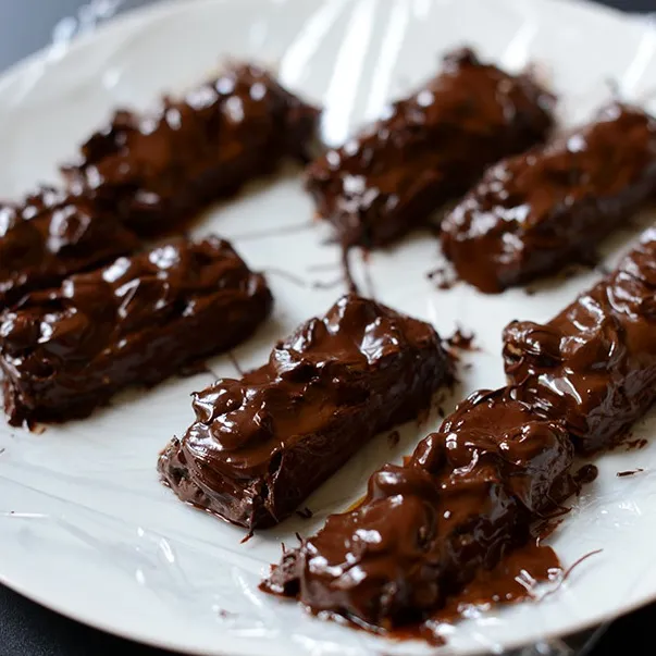 5-Ingredient Vegan Snickers Bars