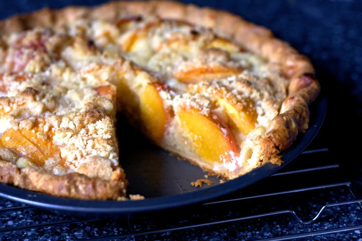 peach and crème fraîche pie