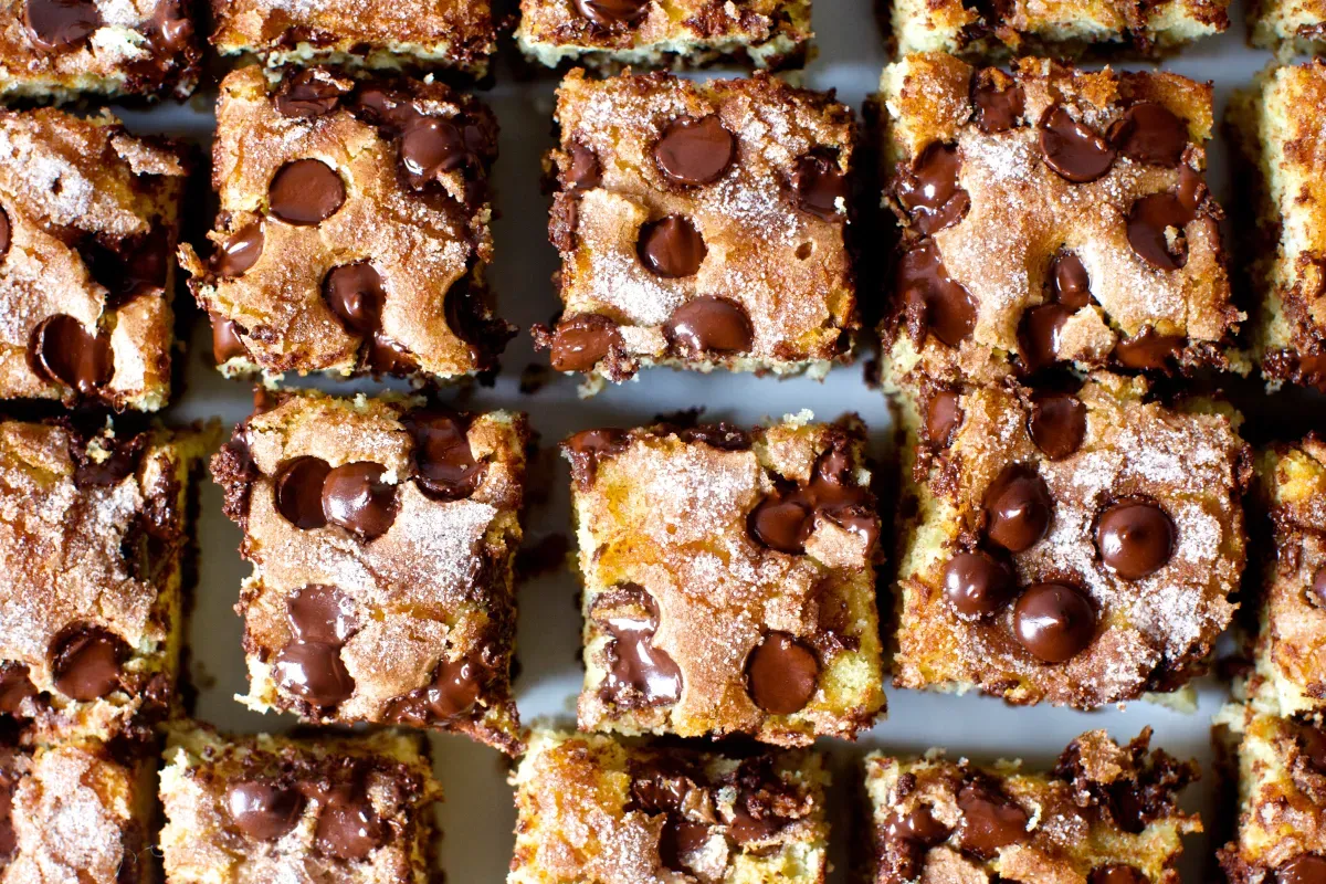 chocolate chip sour cream coffee cake