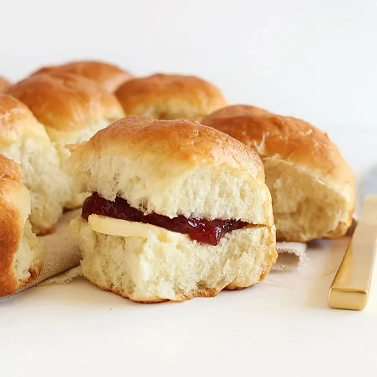 Simple Vegan Dinner Rolls